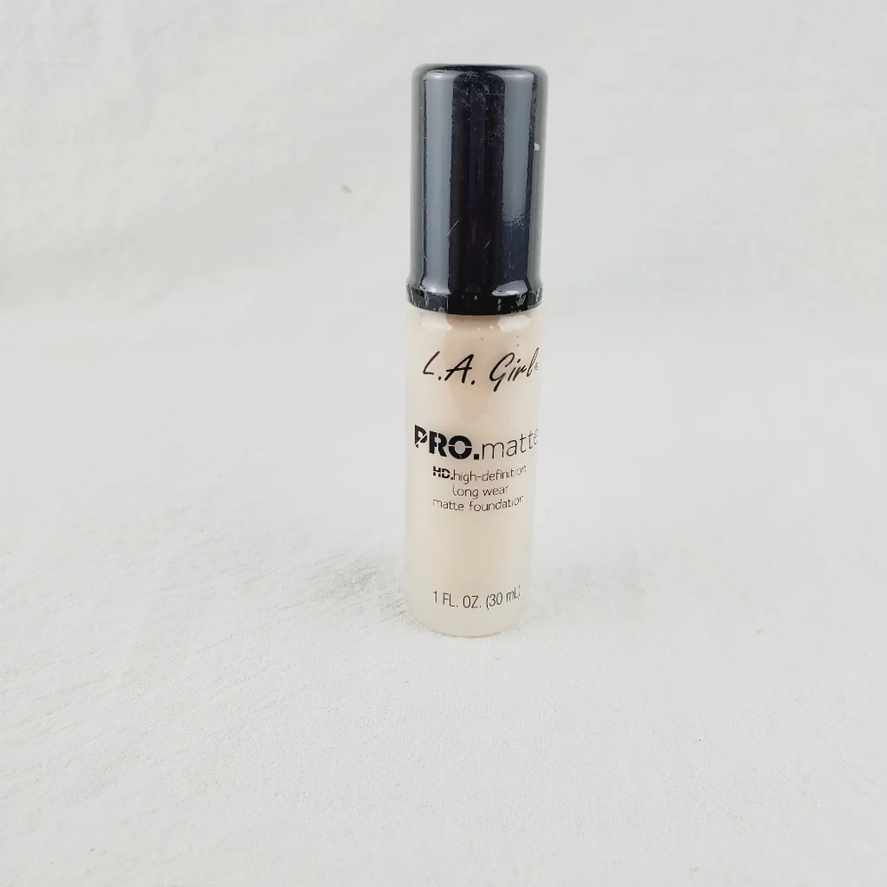 LAST ONE 🔥L.A. Girl PRO.matte Foundation, Ivory, GLM671